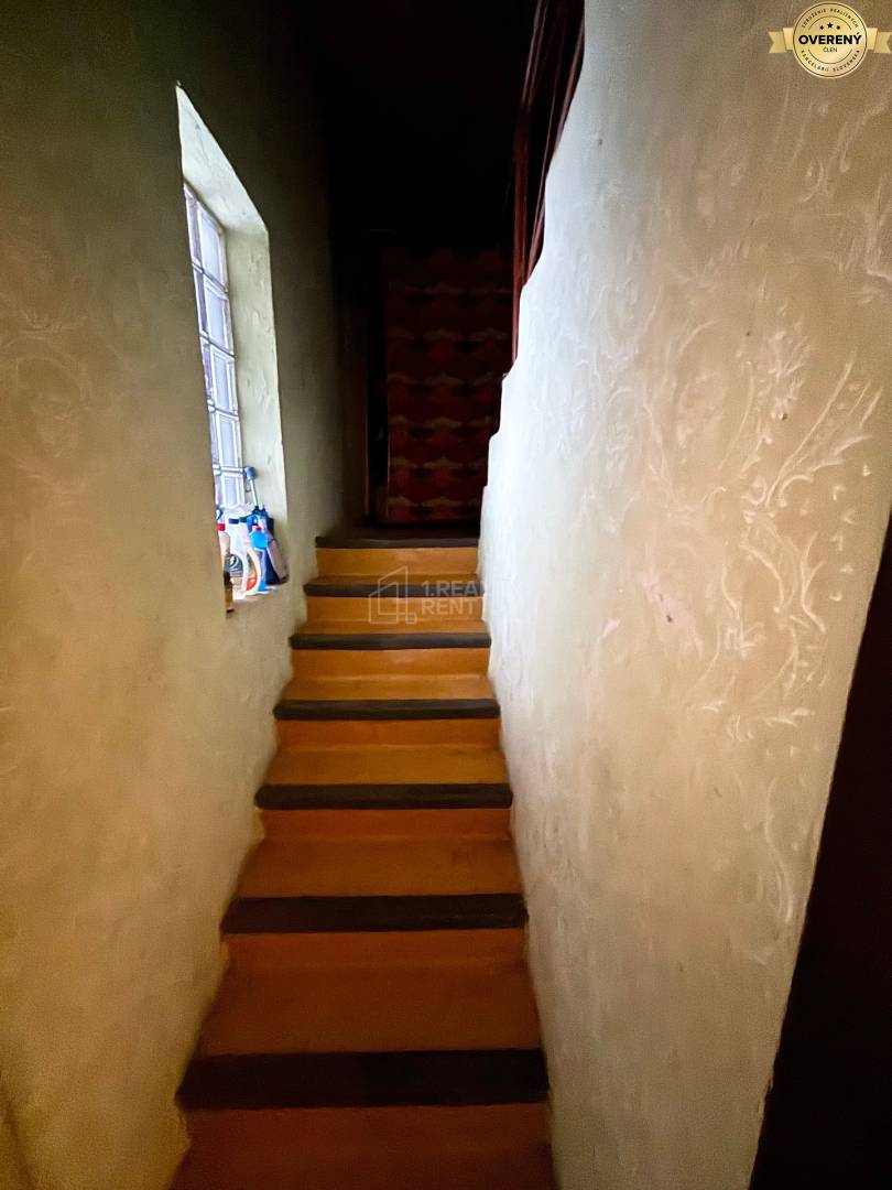 predaj dom Horelica- schodište
