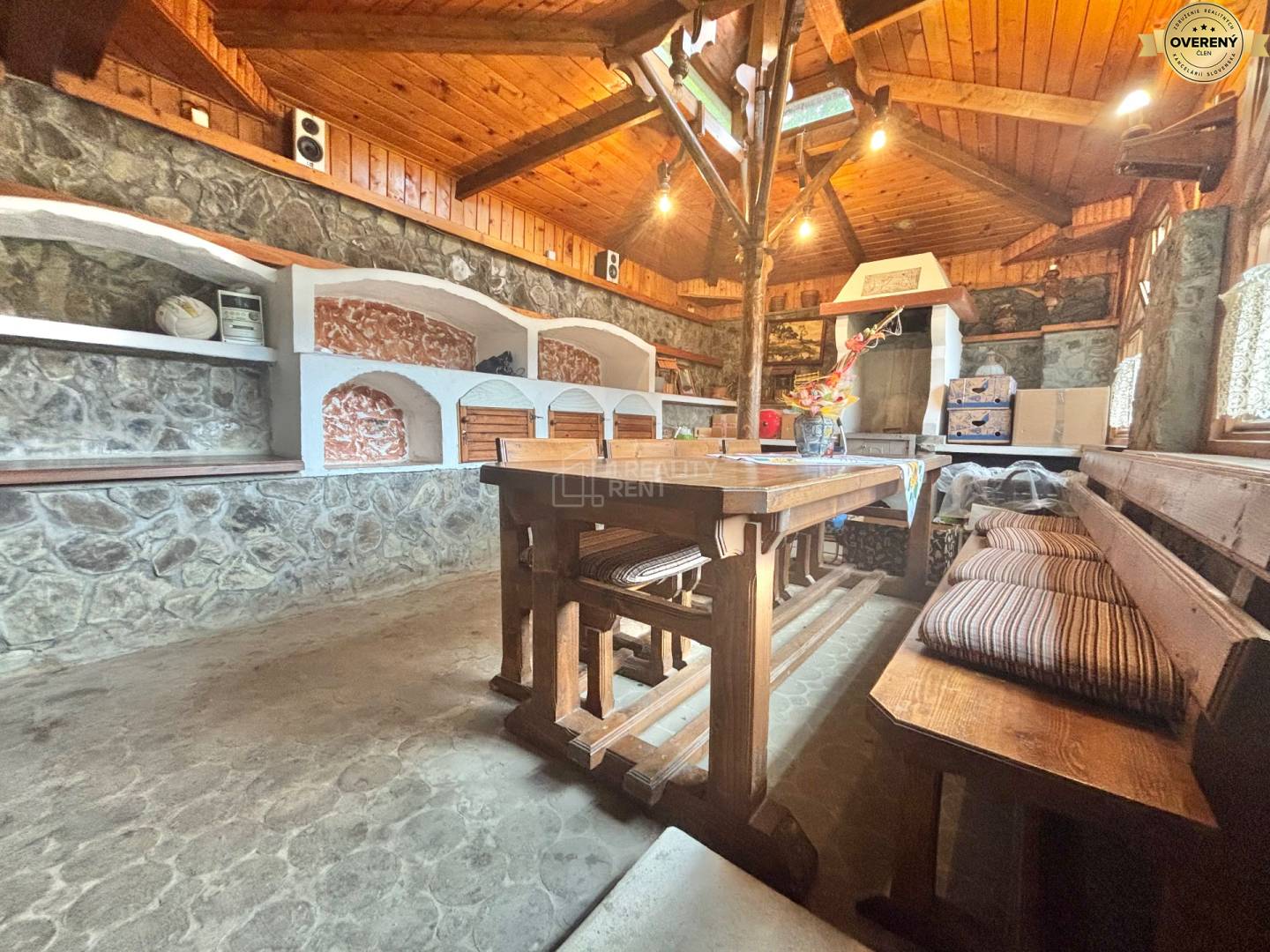 Rodinný dom pod lesom v Makove