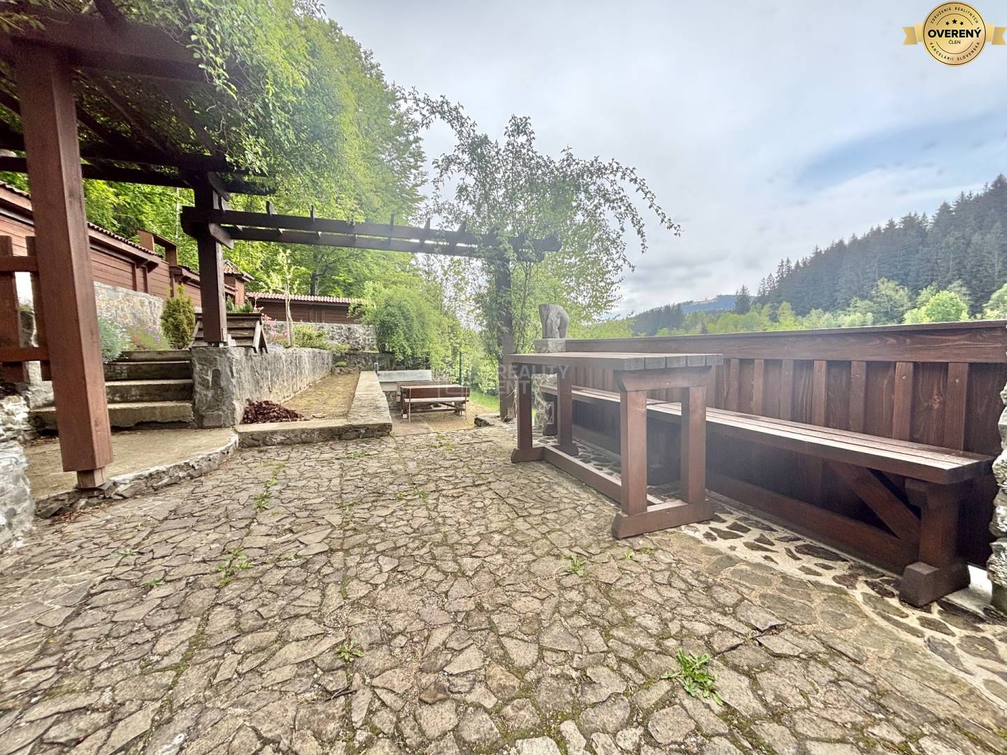 Rodinný dom pod lesom v Makove