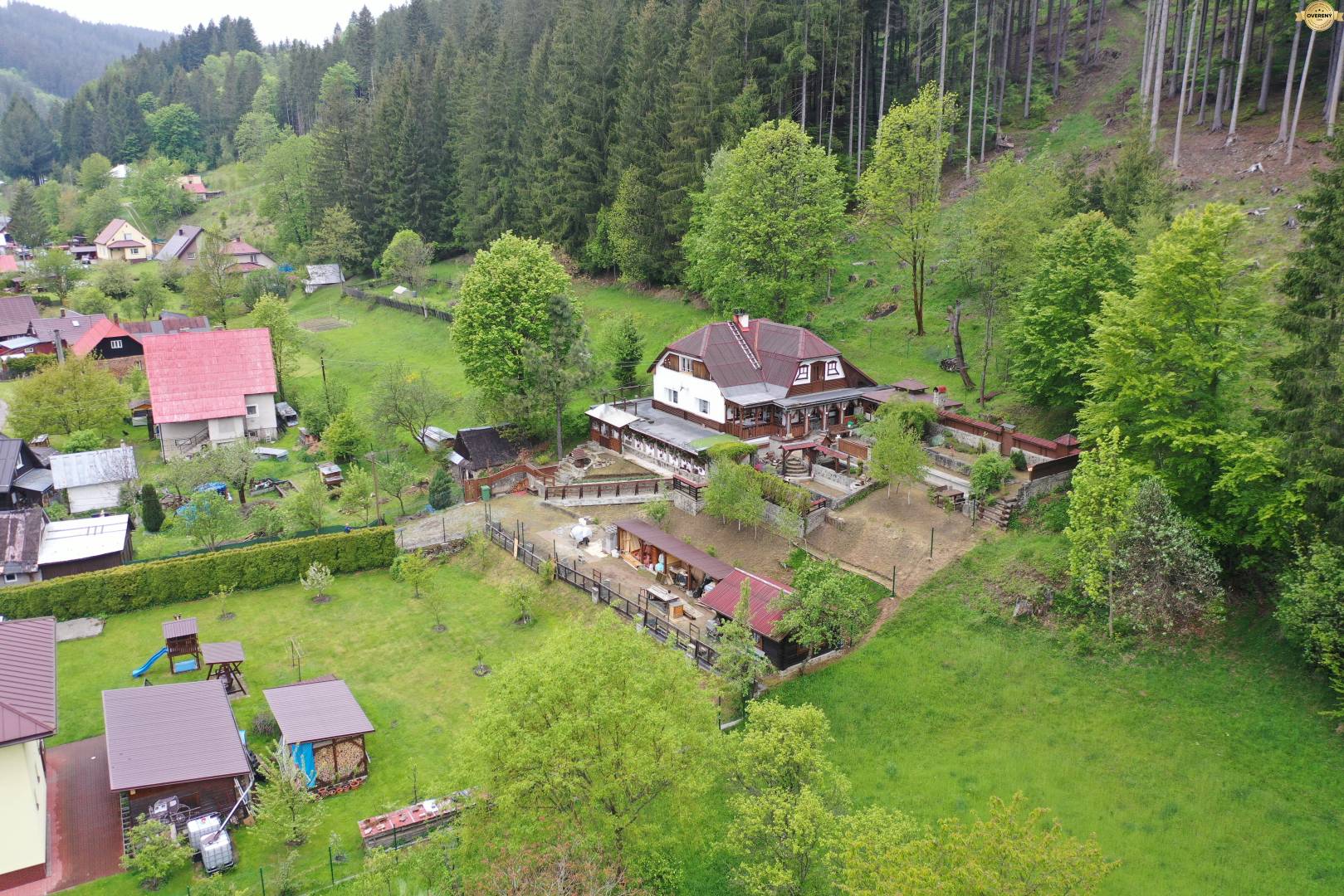 Rodinný dom pod lesom v Makove