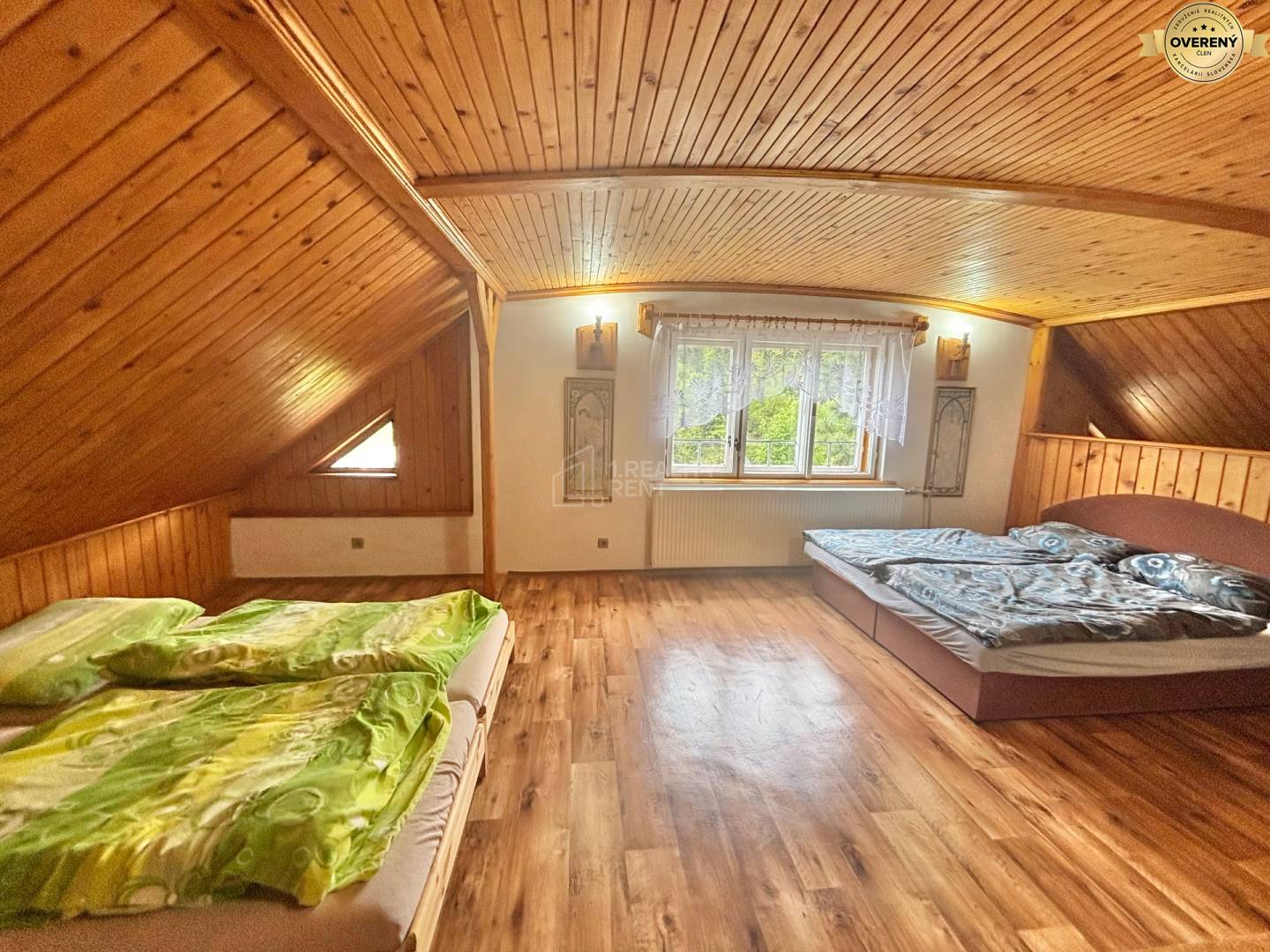 Rodinný dom pod lesom v Makove