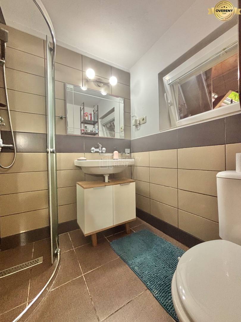 Rodinný dom pod lesom v Makove