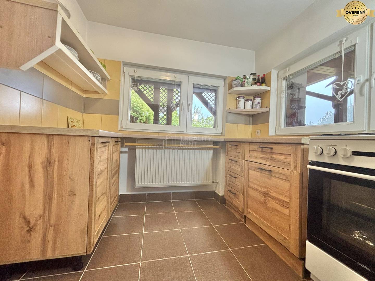 Rodinný dom pod lesom v Makove