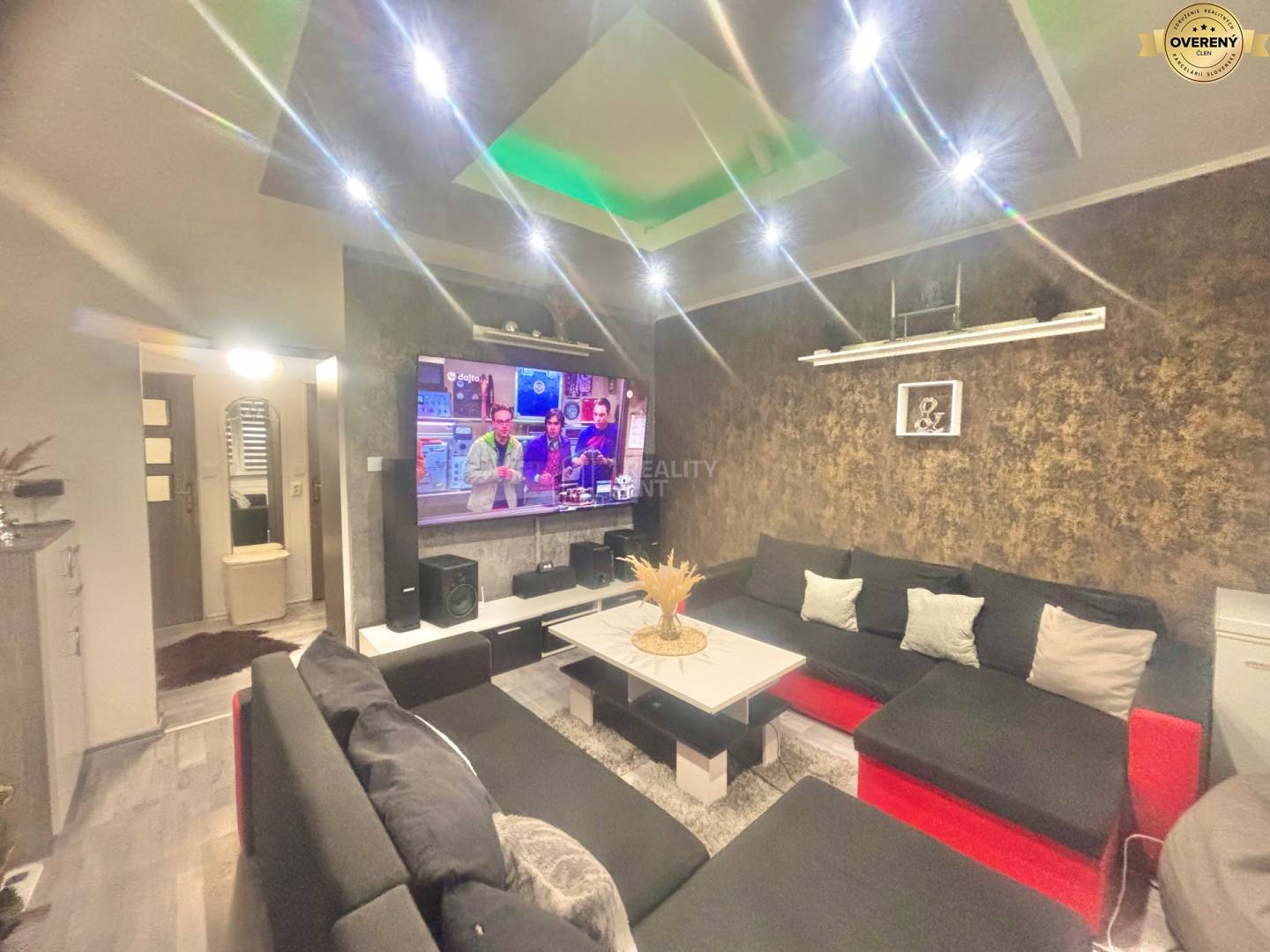 obývacia izba s krbom