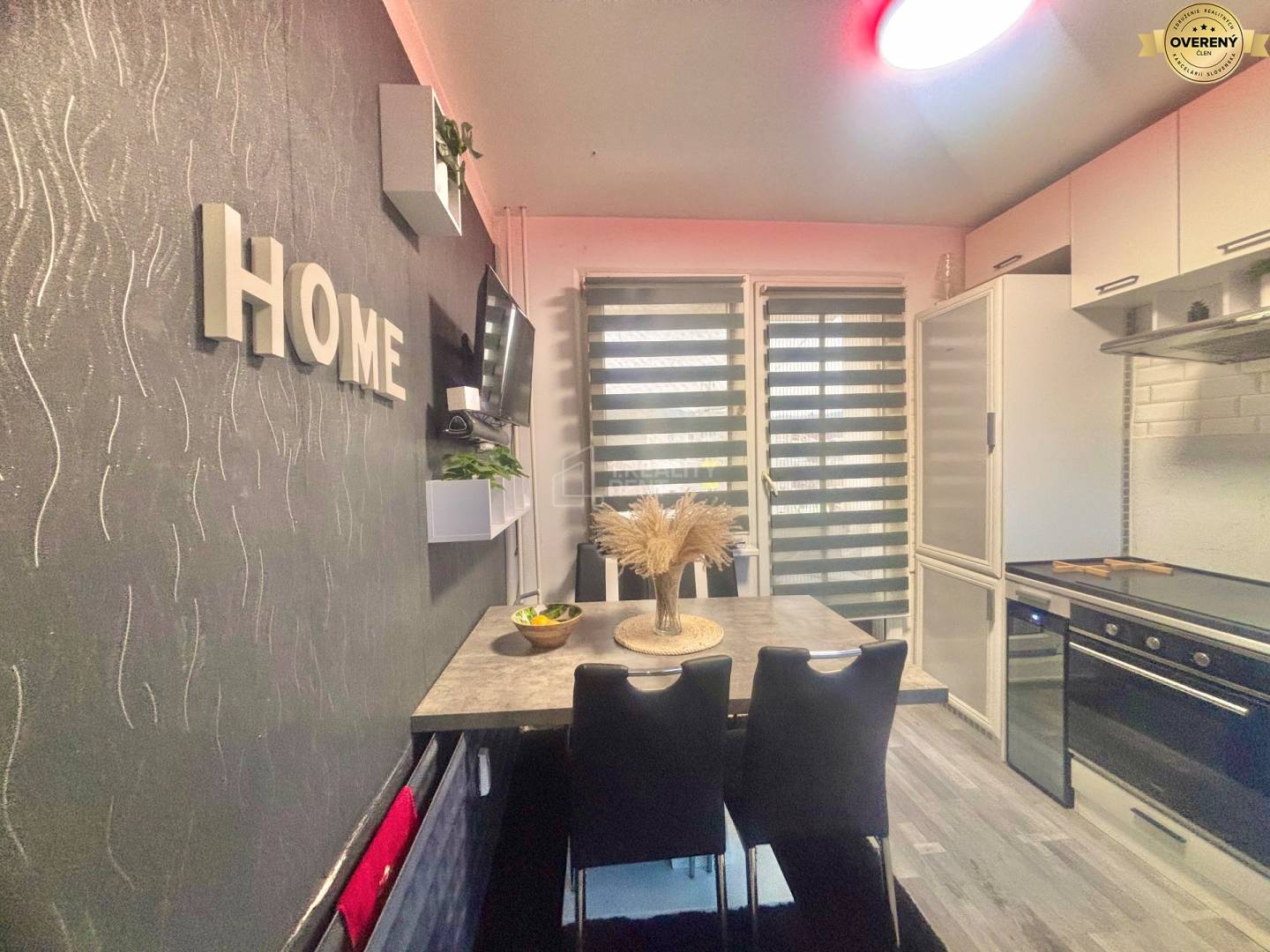 kuchyňa s jedálňou a loggiou