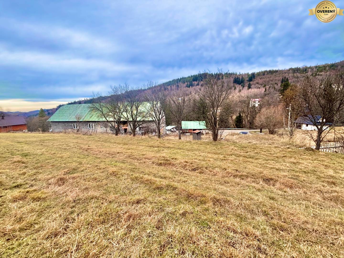 pozemok s rodinným domom - pohľad zhora