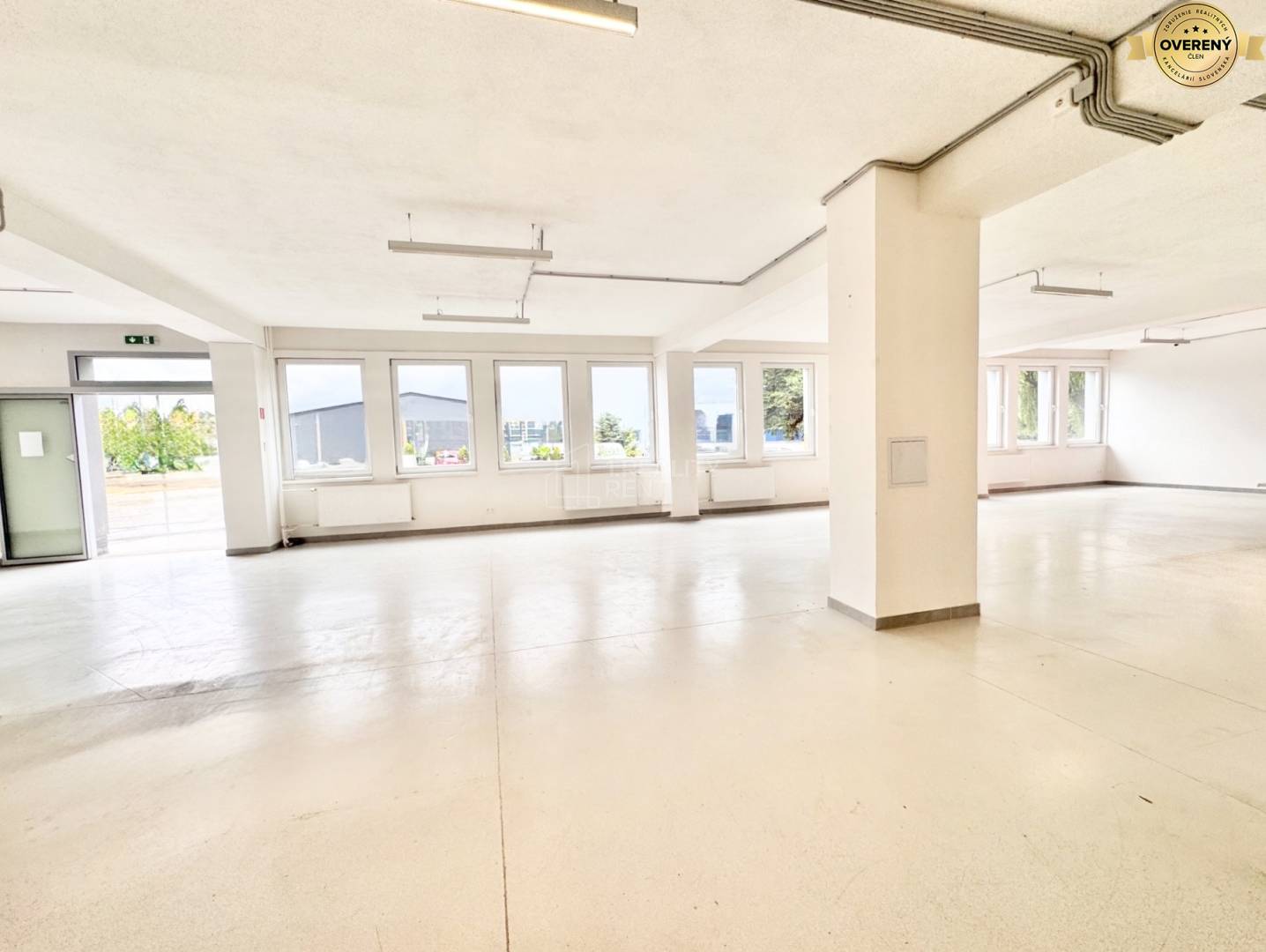 Obchodný priestor 256 m² Štrková