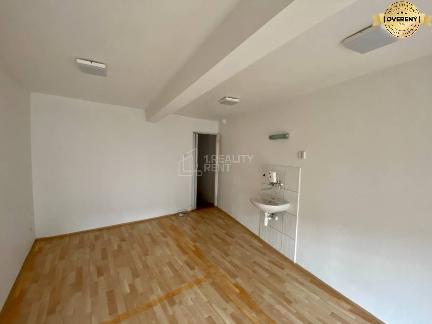 Obchodno kancelársky priestor 40 m² pešia zóna.