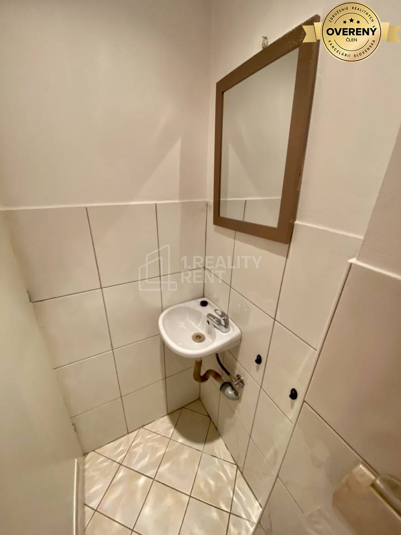 Obchodno kancelársky priestor 40 m² pešia zóna.