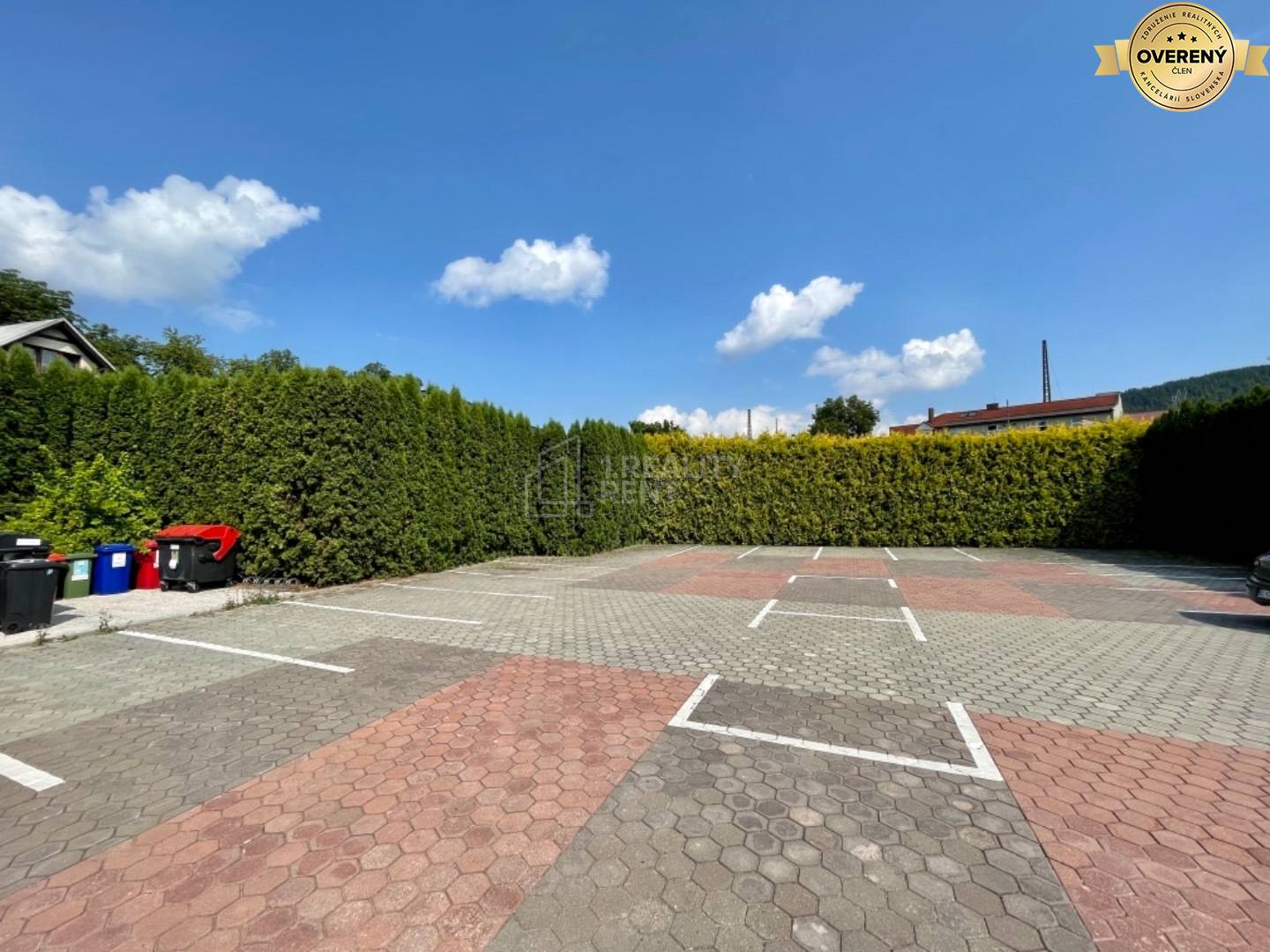 Parkovisko pre 33 aut