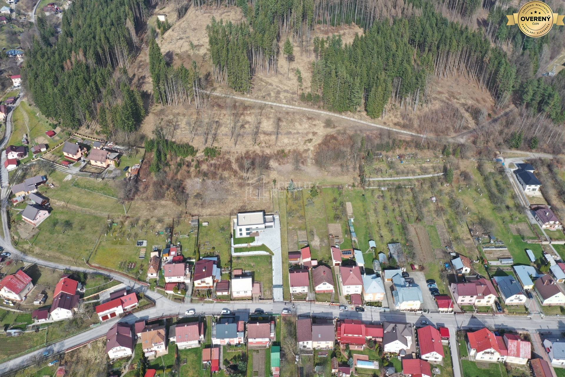 Letecký pohľad na Kukučínovu ulicu, Kysucké Nové Mesto, Pozemky - bývanie so zeleňou.