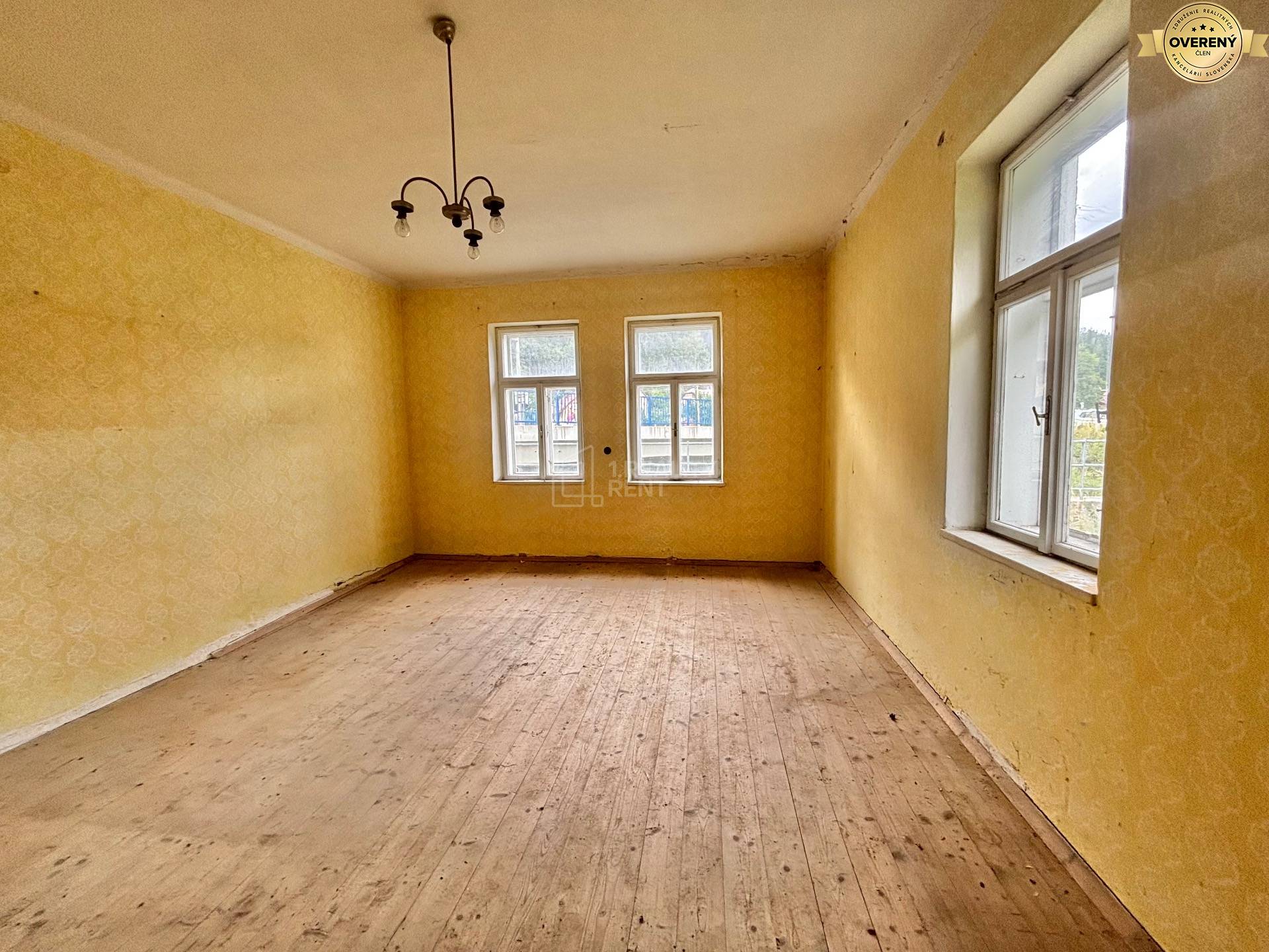 priestranná izba prízemie