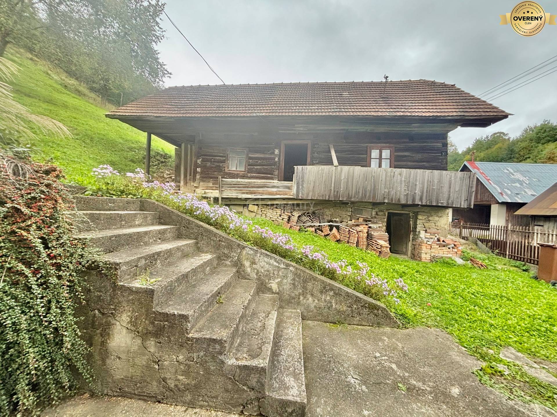 rodinný dom Budatínska Lehota- drevenica na pozemku