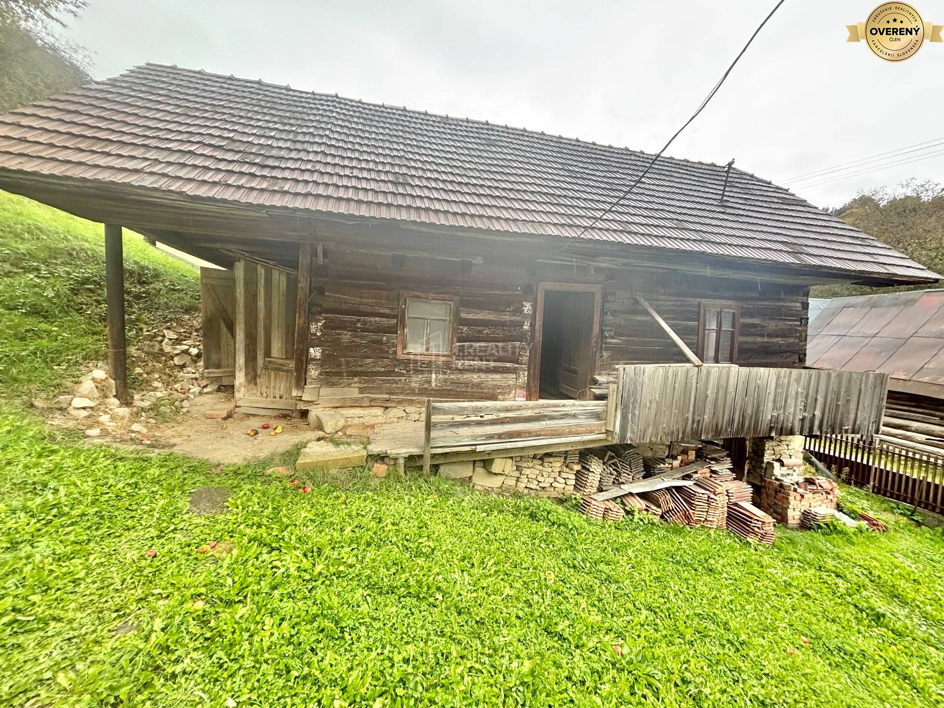 rodinný dom Budatínska Lehota- drevenica na pozemku