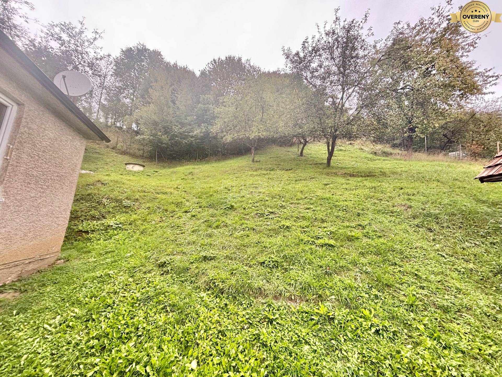 rodinný dom Budatínska Lehota- drevenica na pozemku- záhrada