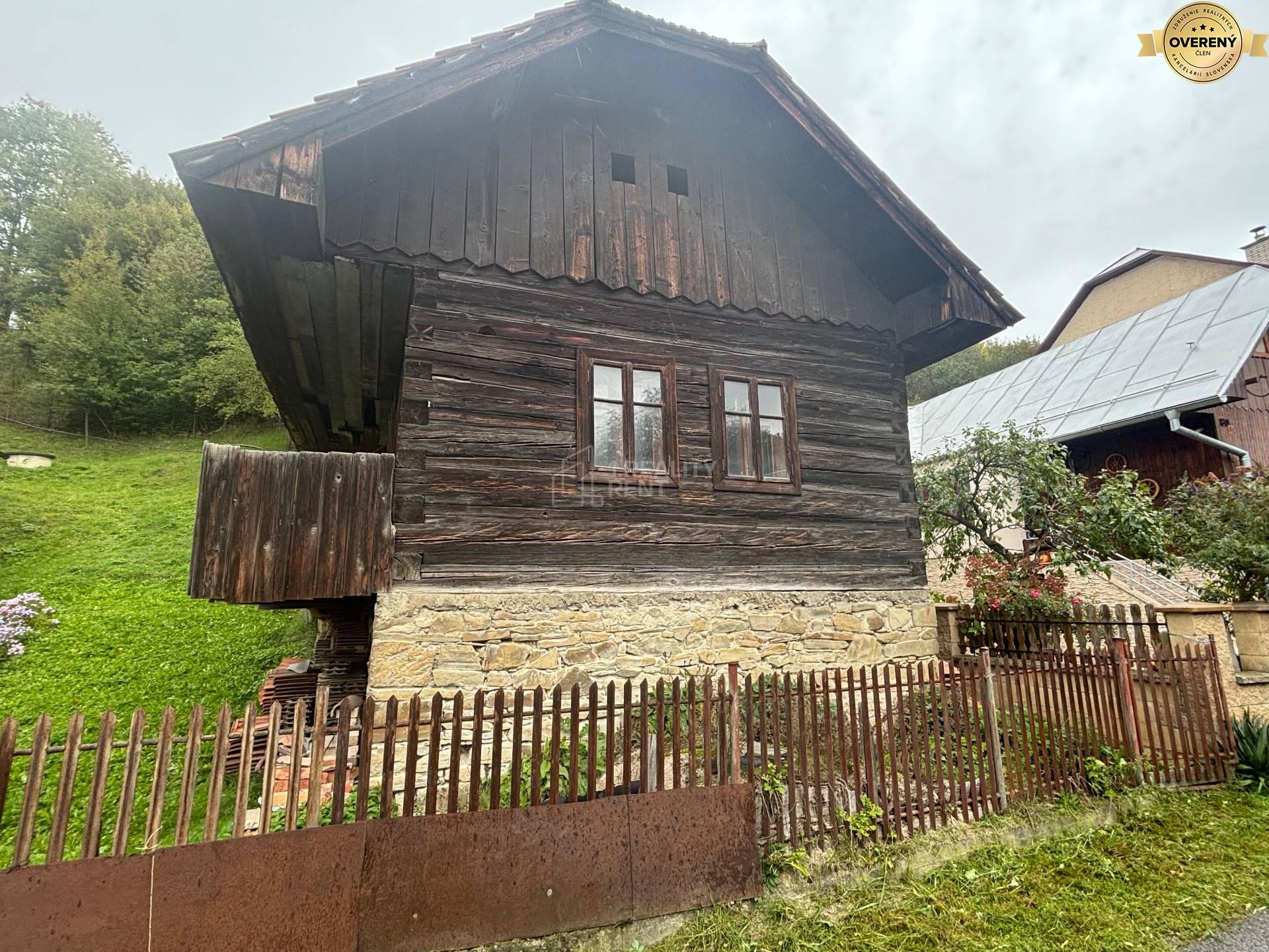 rodinný dom Budatínska Lehota - drevenica na pozemku