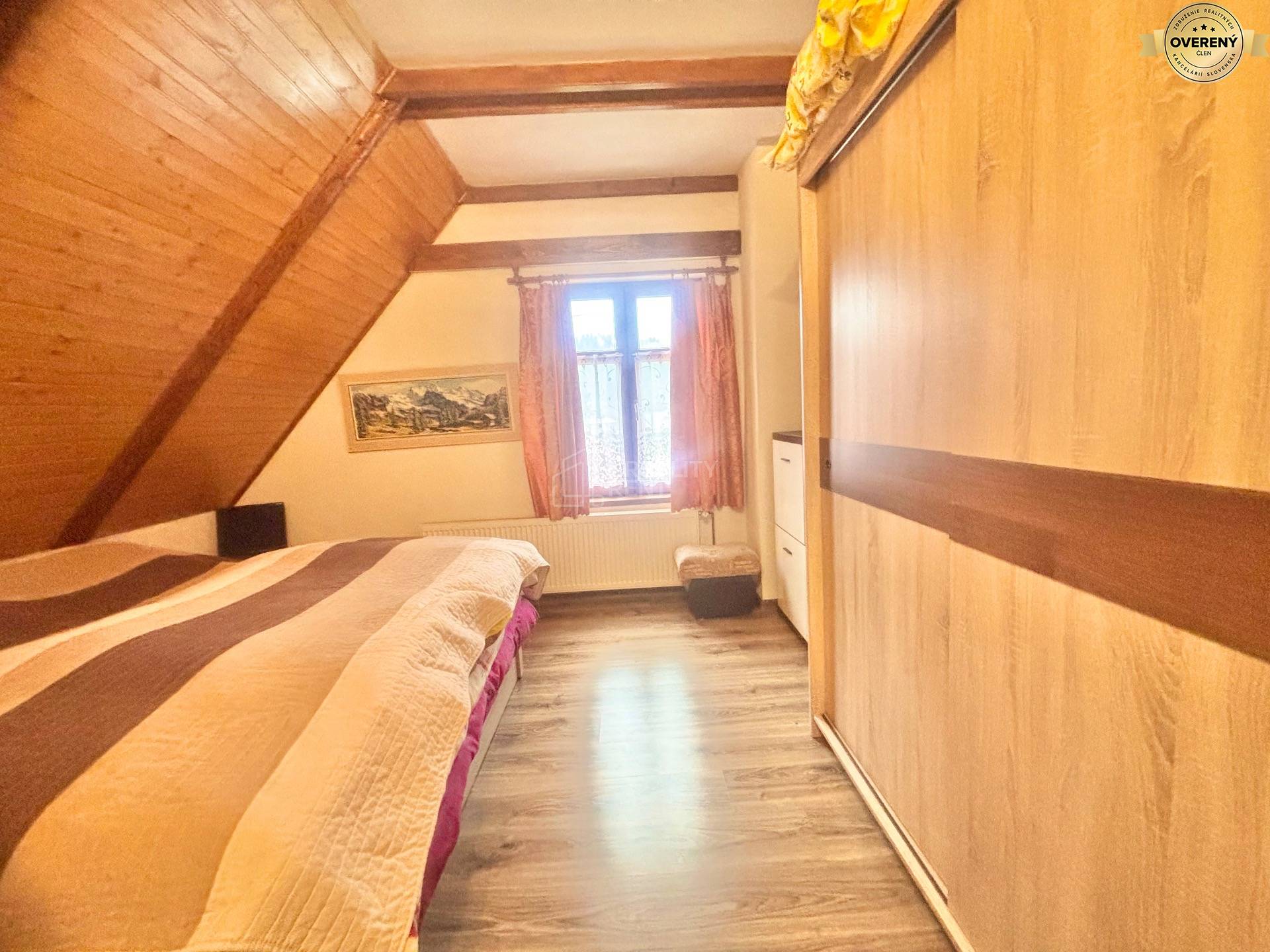 spálňa na poschodí