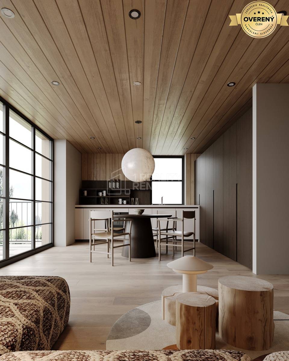 Štýlový interiér s dreveným dekorom, jedálenským stolom a modernými kreslami v rekreačnom apartmáne.