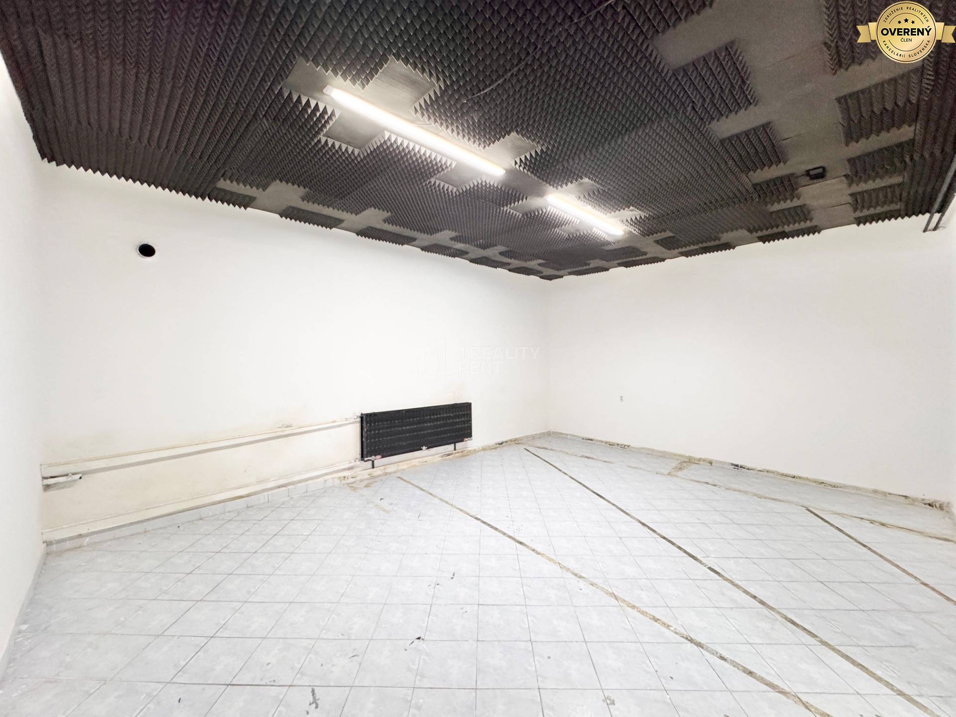 Obchodný priestor 76