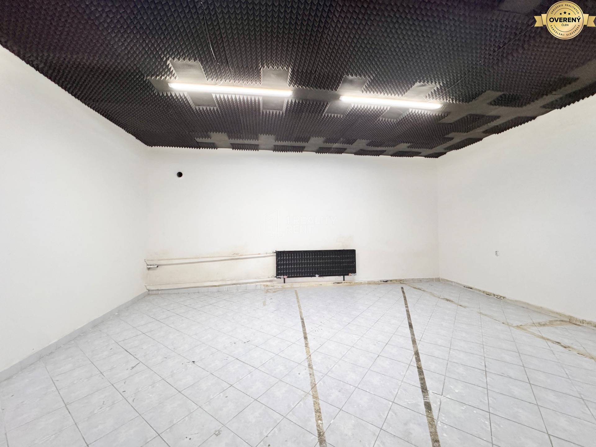 Obchodný priestor 76