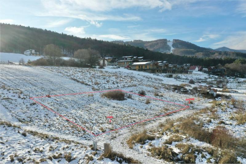 Rekreačný pozemok 642 m2 Valča