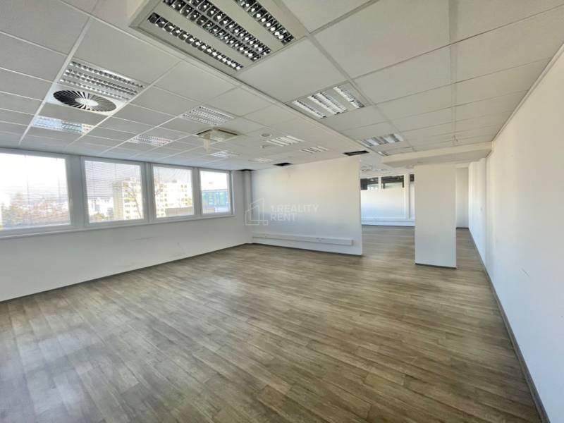 Kancelárske priestory 1600 m2 Living Žilina