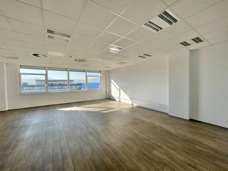 Kancelárske priestory 1600 m2 Living Žilina