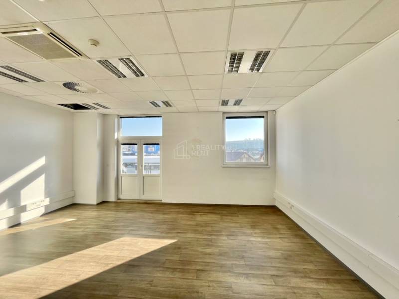Kancelárske priestory 1600 m2 Living Žilina