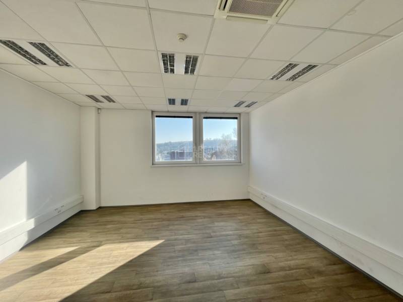 Kancelárske priestory 1600 m2 Living Žilina