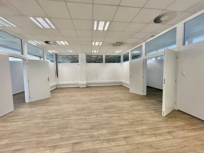 Kancelárske priestory 1600 m2 Living Žilina