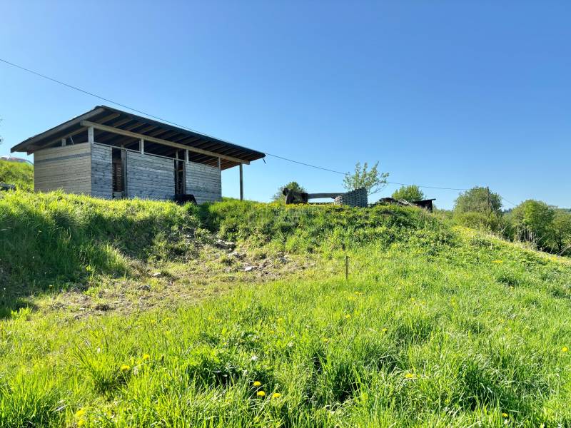 chata so stavebným povolením a pozemkom Milošová