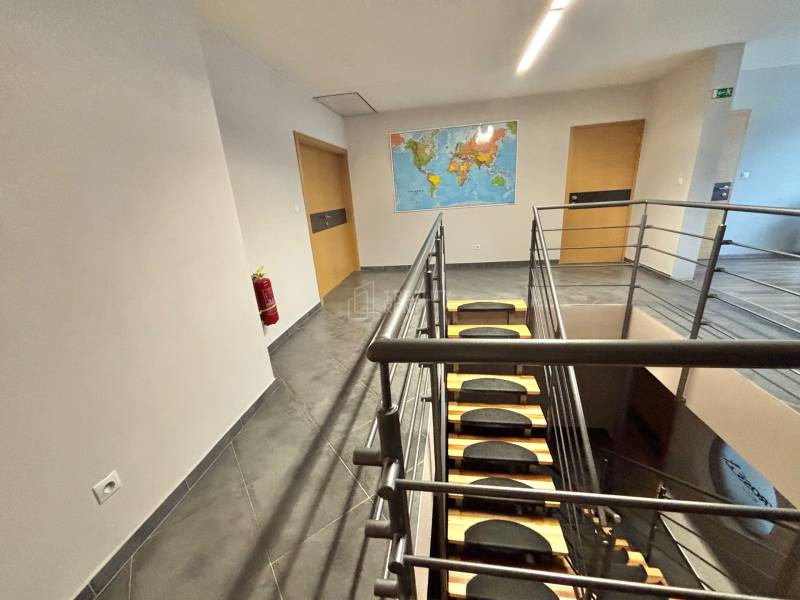 Kancelárske priestory 143 m² Podvysoká
