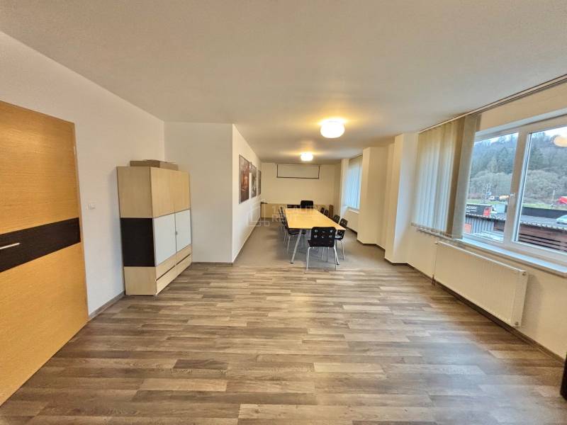Kancelárske priestory 143 m² Podvysoká