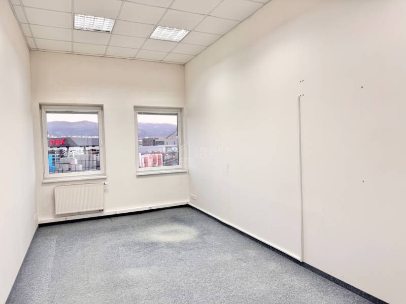 Kancelaria 21,6 m2 priemyselná zóna 