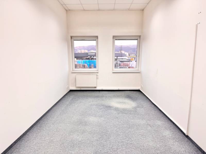Kancelaria 21,6 m2 priemyselná zóna 