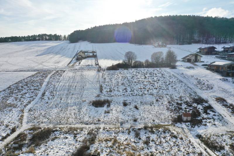 Rekreačný pozemok 642 m2 Valča