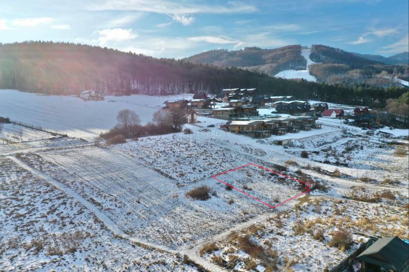 Rekreačný pozemok 642 m2 Valča