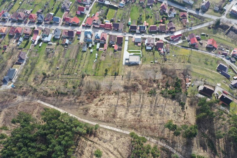 Letecký pohľad na pozemky určené na bývanie v Kysuckom Novom Meste, Kukučínovej ulici.