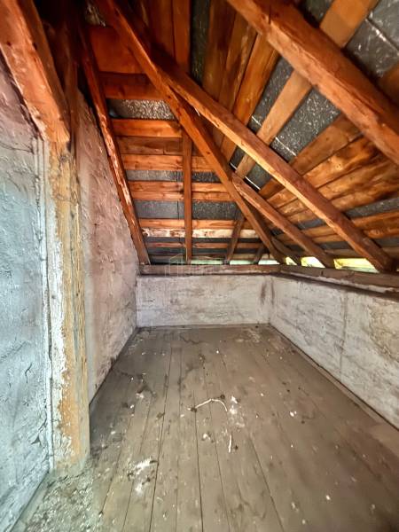 podkrovný priestor priechodný s izbou