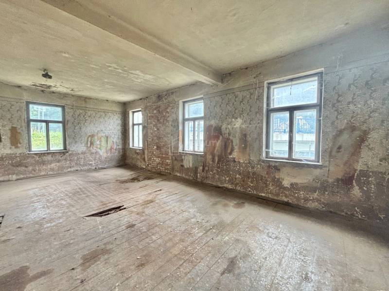 priestranná hala prízemie