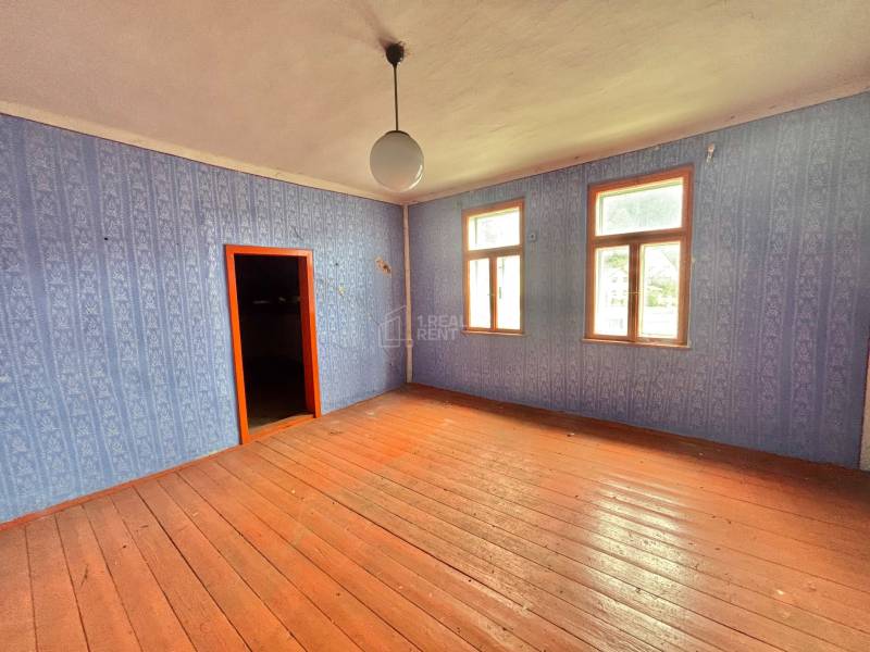 priestranná izba poschodie