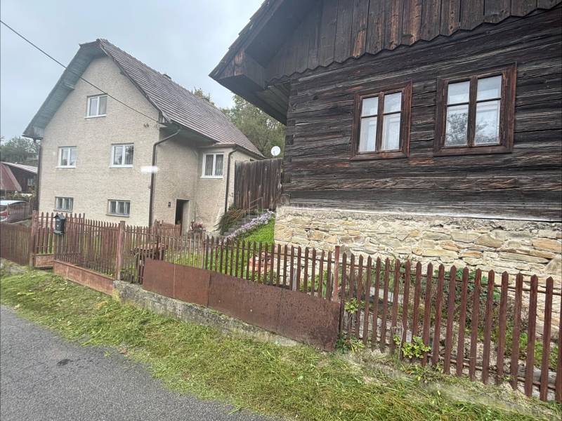 rodinný dom Budatínska Lehota vrátane drevenice