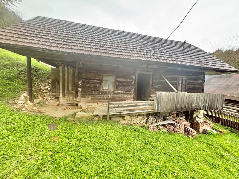 rodinný dom Budatínska Lehota- drevenica na pozemku