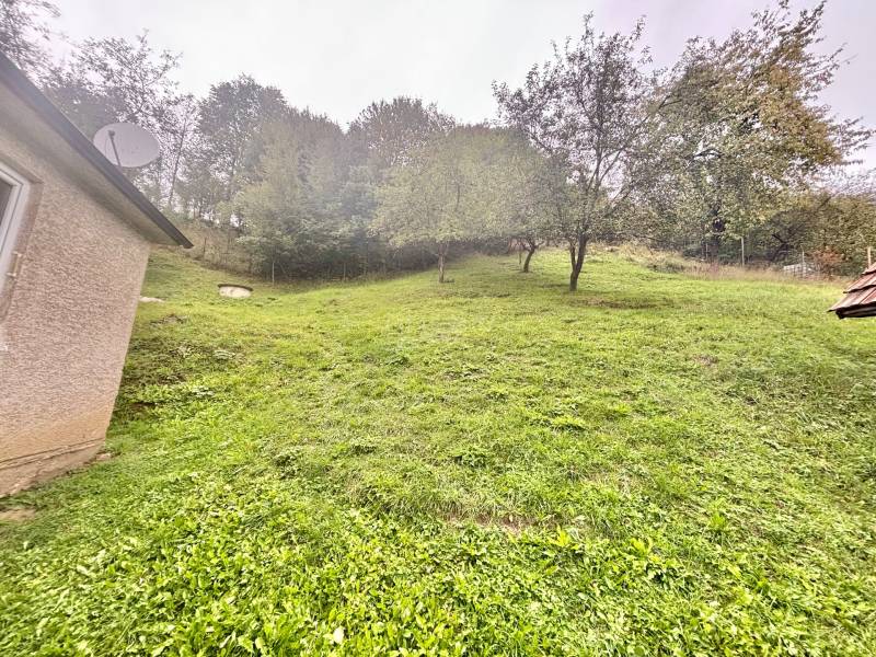 rodinný dom Budatínska Lehota- drevenica na pozemku- záhrada