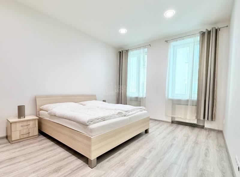 Prenájom dvojizbový byt 68 m2 v Žiline centre
