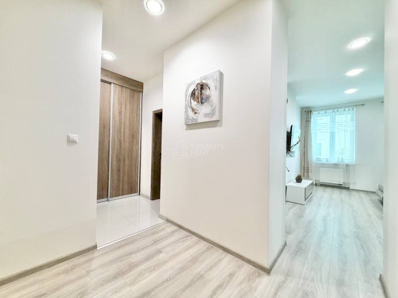 Prenájom dvojizbový byt 68 m2 v Žiline centre