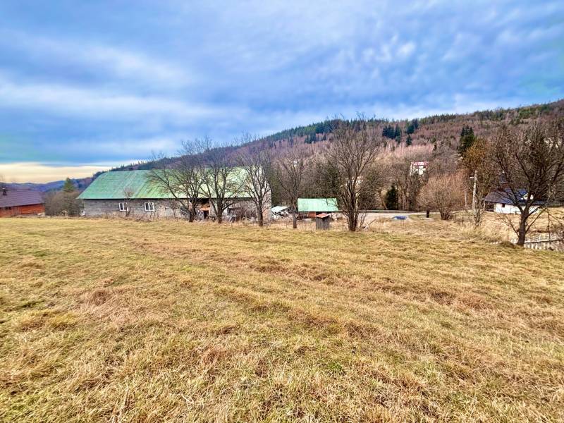 pozemok s rodinným domom - pohľad zhora