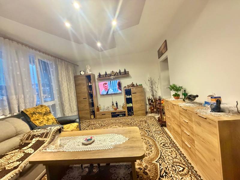 obývacia izba s balkónom