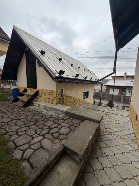 dielňa zo spodnejčasti garáž