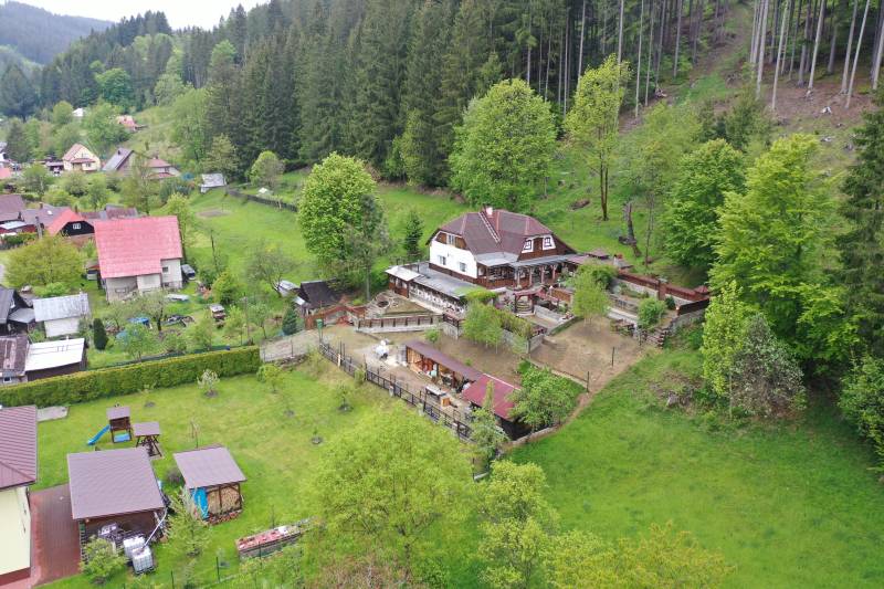 Rodinný dom pod lesom v Makove 